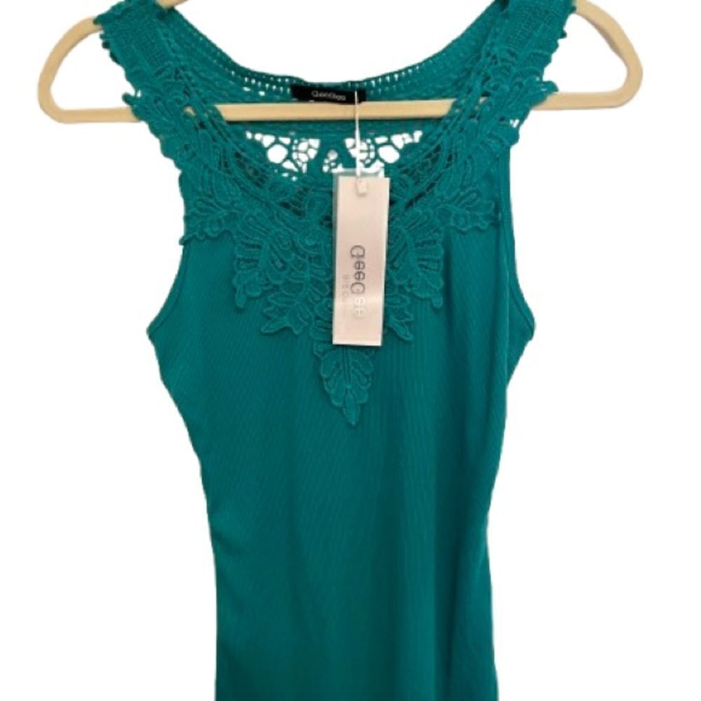 Fitted Green Sleeveless Embellished Tank Top